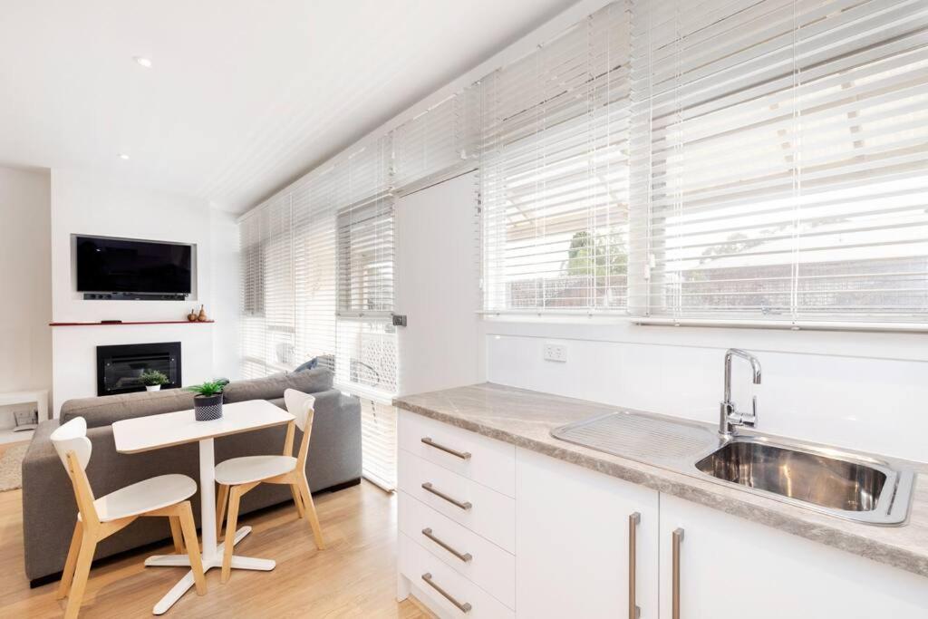 Modern Stylish Self-contained Apartment Burnside